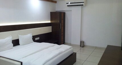 Hotel Apex Inn Room Type - Sliver King Bed