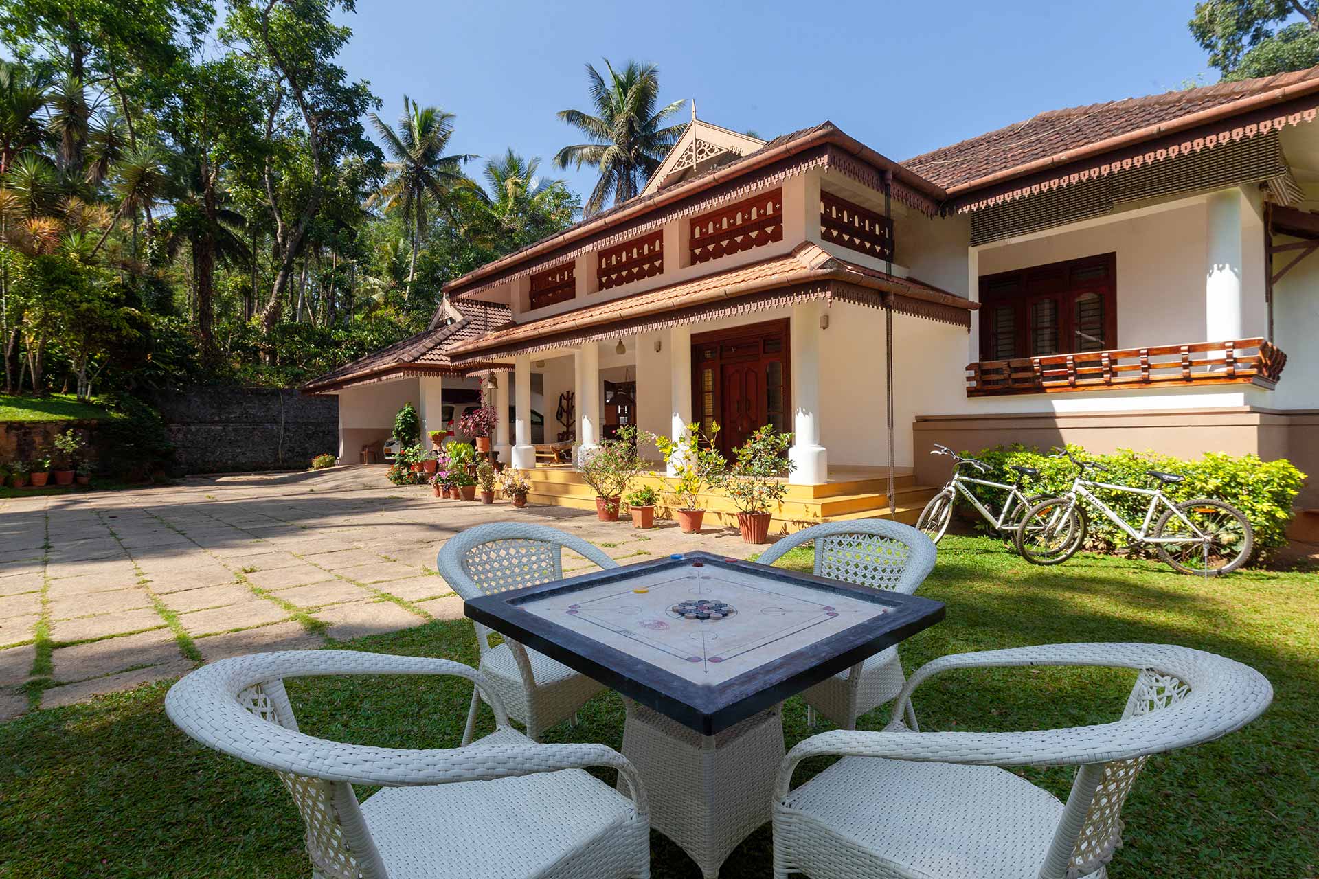 StayVista | Crystal Homestay - Tap to explore photos