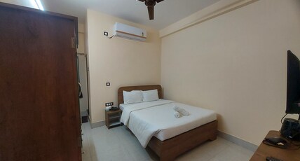 Hotel Hari Gayatri Regent Room Type - Super Deluxe Queen AC