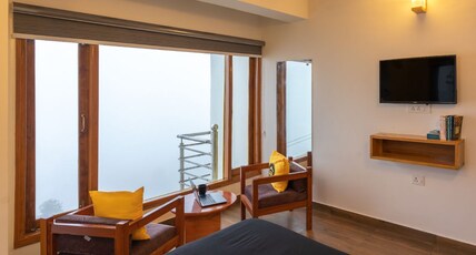 The Hosteller Mussoorie, Mall Road Room Type - Deluxe Double Room with Valley View x A Block