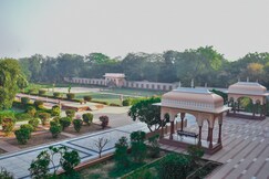 Umaid Palace - A Lakeside Resort - 25 minutes to Mehandipur Balaji & Chand Baori Abhaneri