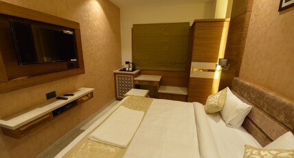Hotel RR 62 - Jaipur City Centre Hotel Room Type - Deluxe Room