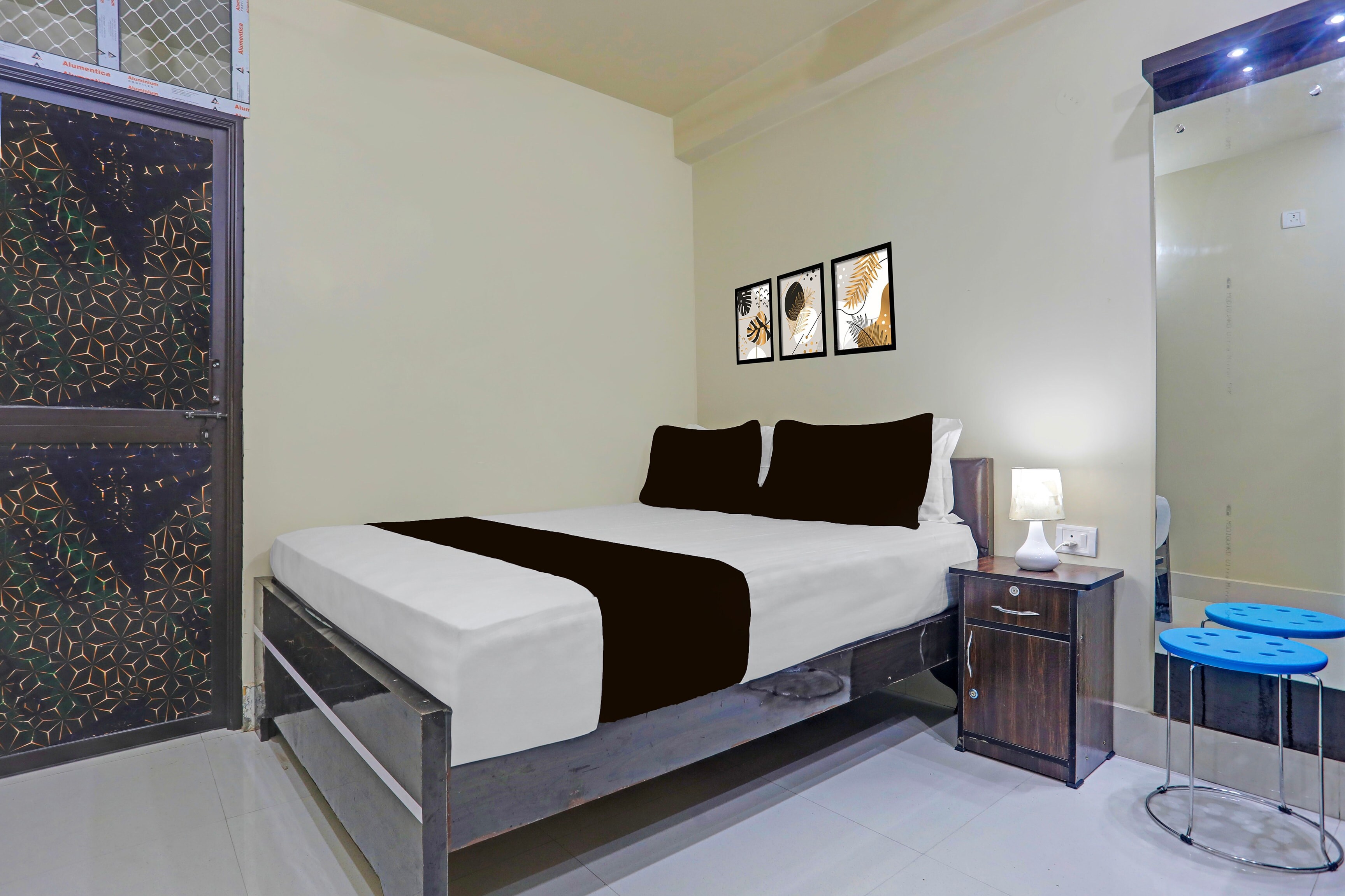 SPOT ON Classic Guest House Rajendranagar Terminal - Tap to explore photos