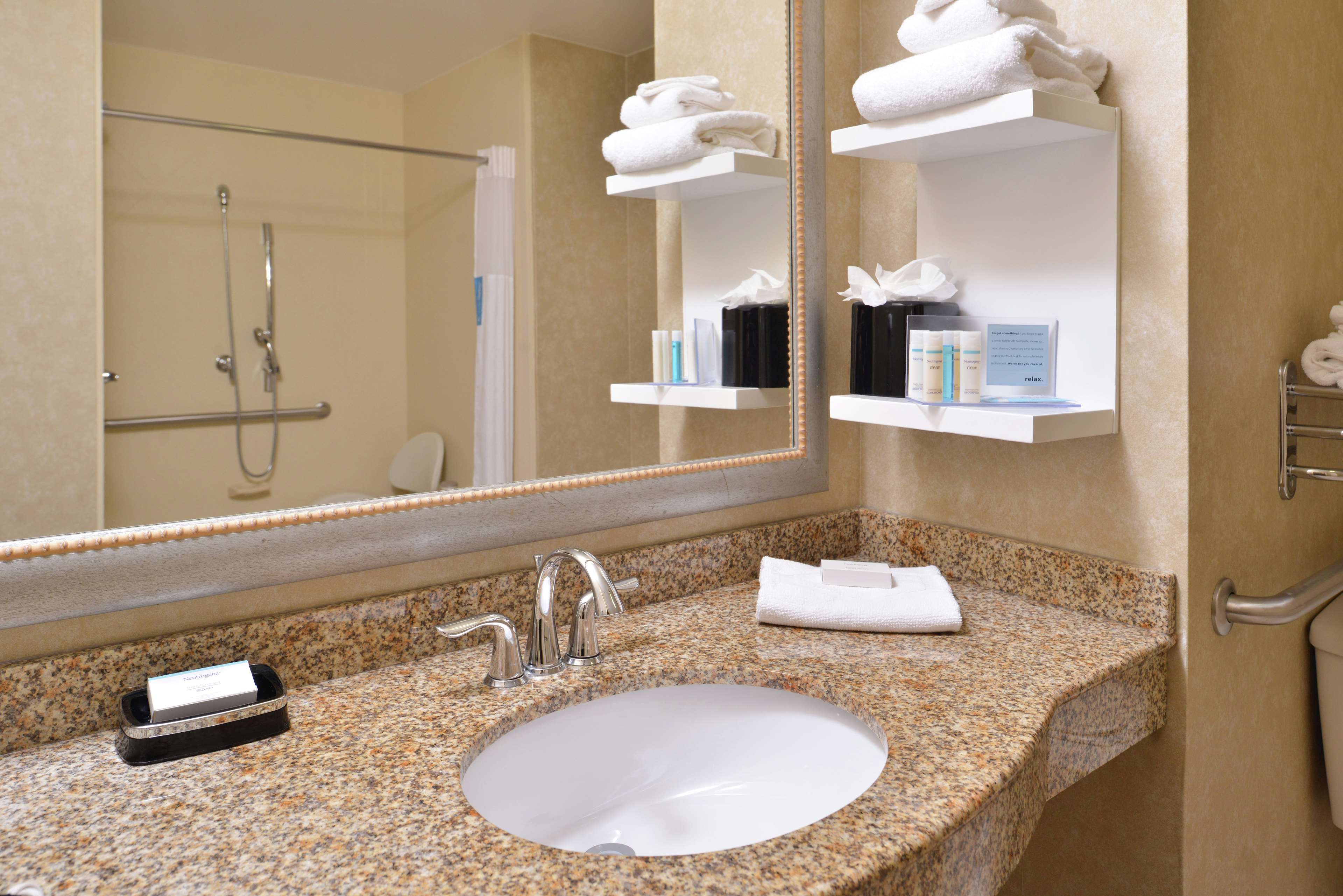 Hampton Inn Harrisonburg South - Tap to explore photos