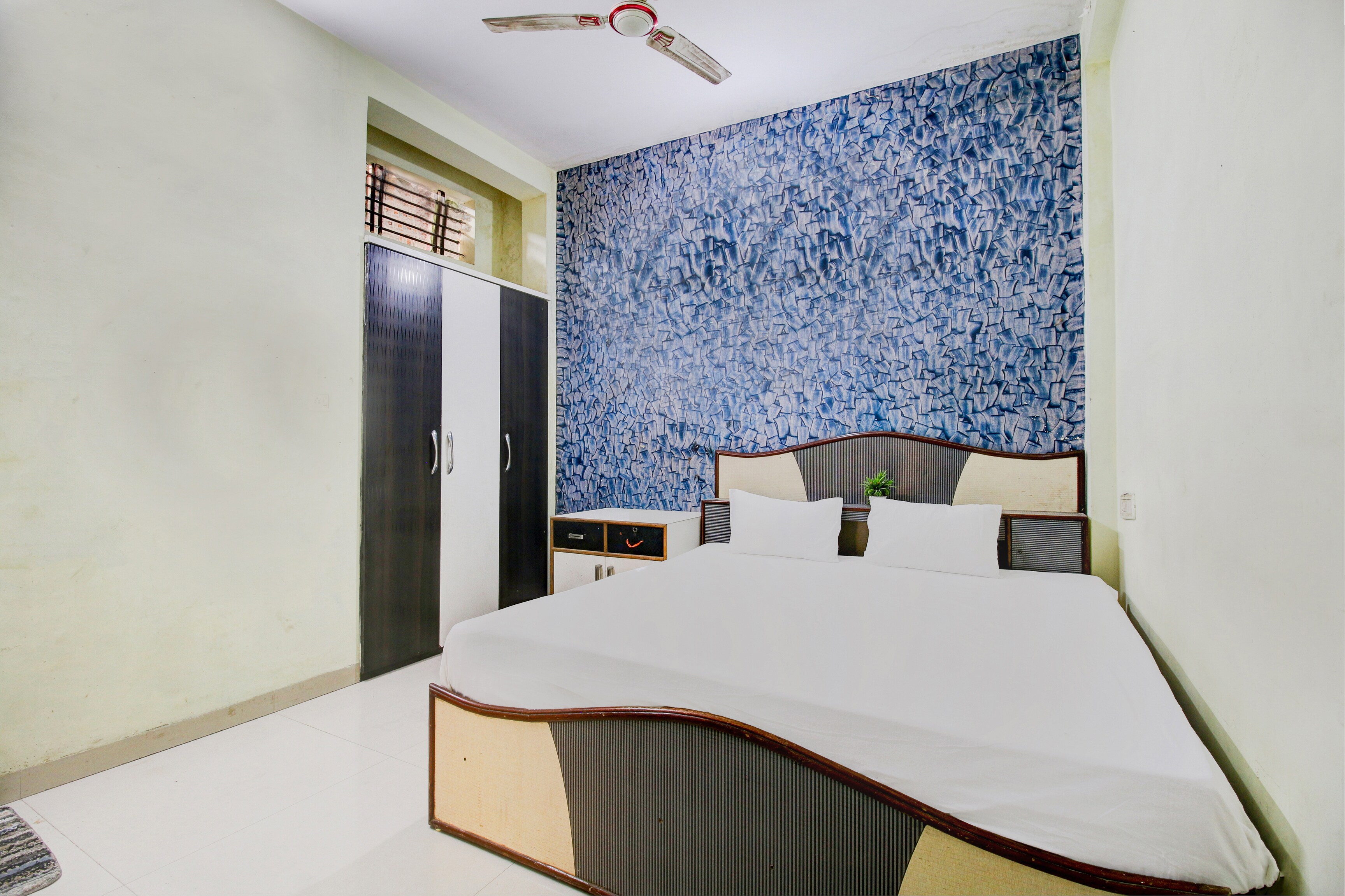 Hotel O Satyam Shree - Tap to explore photos