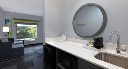 Hampton Inn & Suites by Hilton Nacogdoches Room Type - 1RMSUITE KING NON-SMOKING