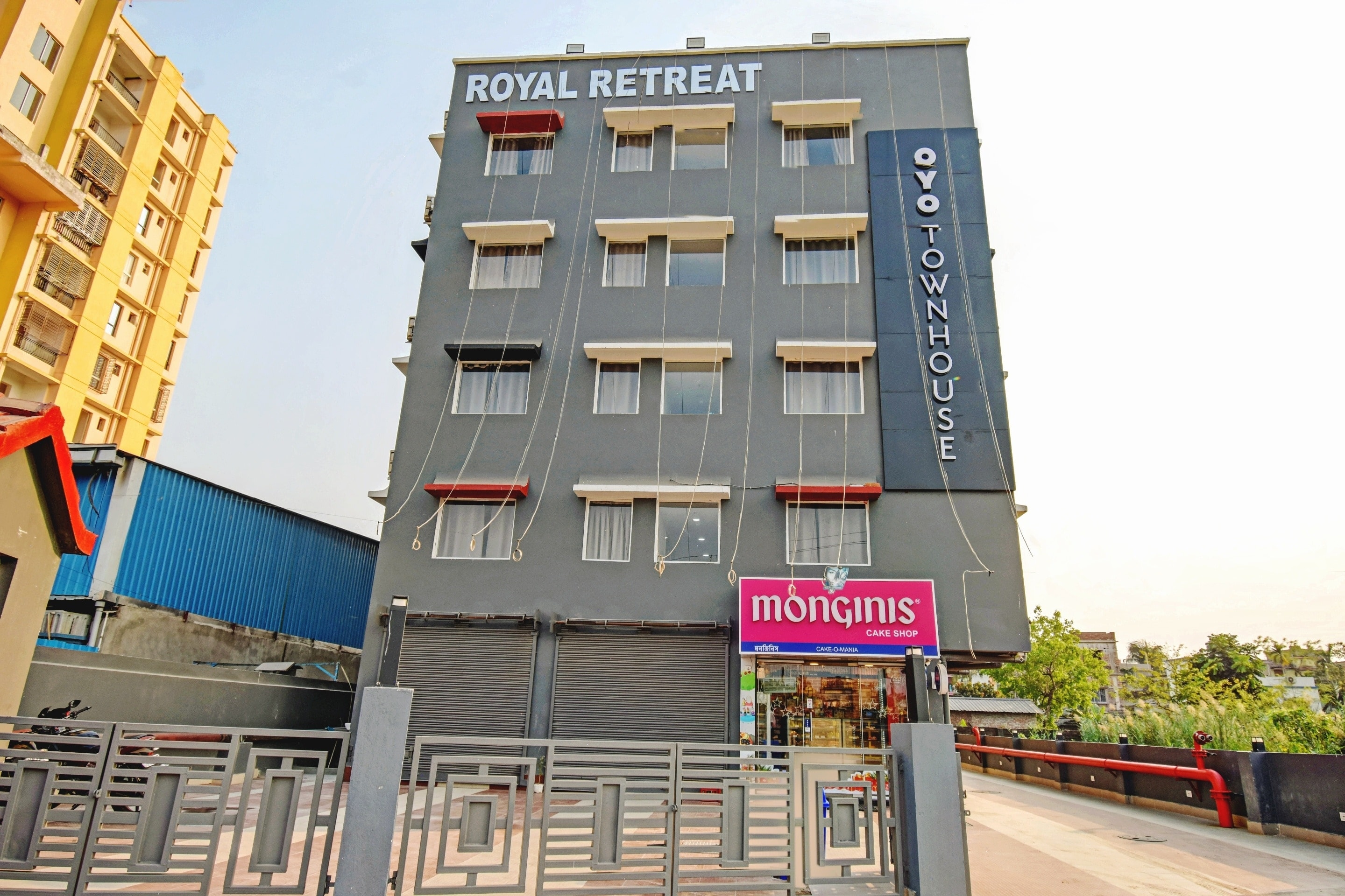 Super Townhouse The Royal Retreat - Tap to explore photos