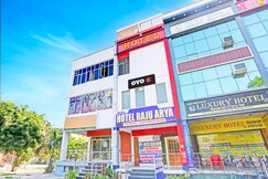 Address of Hotel O Raju Arya