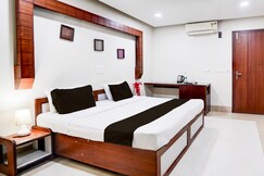 Super Town house Tuessday Suites Near Mr Bhatura Bala Sector 122