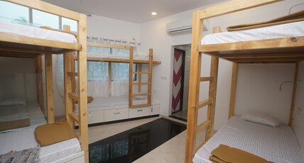 Mumbai Staytion Dorm - A Backpackers Hostel Room Type - 1 Bed in 8 Bunk Bed AC Mixed Dormitory With Shared Bathroom