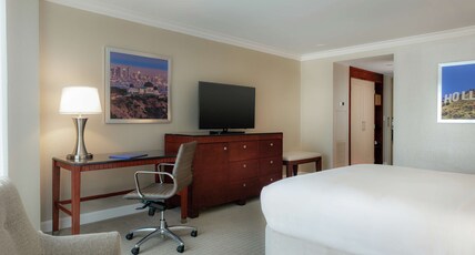 Hilton Los Angeles/Universal City Room Type - 1 KING BED EXECUTIVE FLOOR