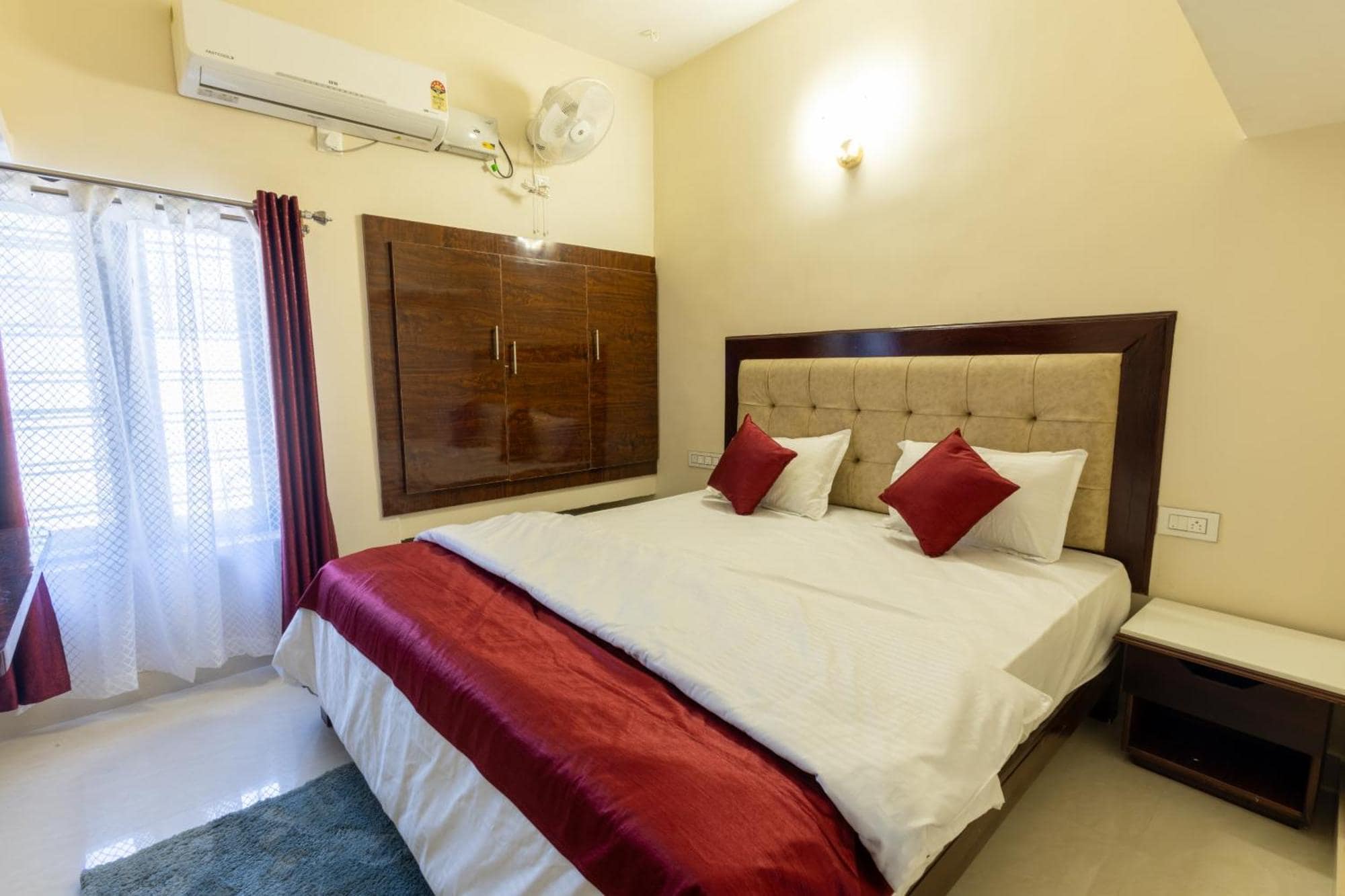 Thakshil villa stay - Tap to explore photos