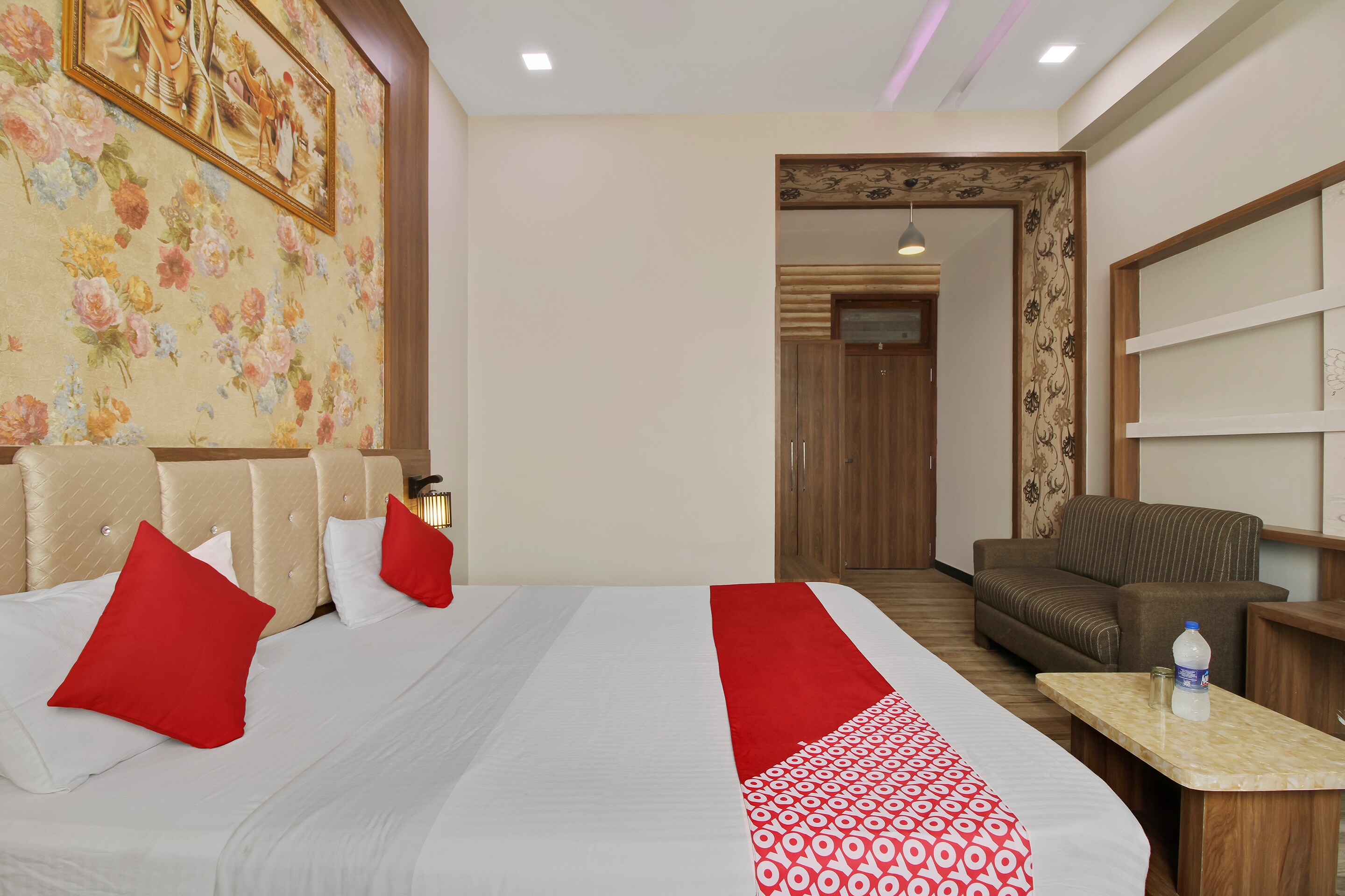 Hotel O Royal Guest House - Tap to explore photos