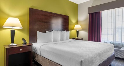 Best Western Plus Mansfield Inn & Suites Room Type - 1 King Bed, Non-Smoking, Whirlpool, Microwave, Refrigerator, High Speed Internet Access, Full Breakf Best Western Plus Mansfield Inn & Suites Room Type - 1 King Bed, Non-Smoking, Whirlpool, Microwave, Refrigerator, High Speed Internet Access, Full Breakf