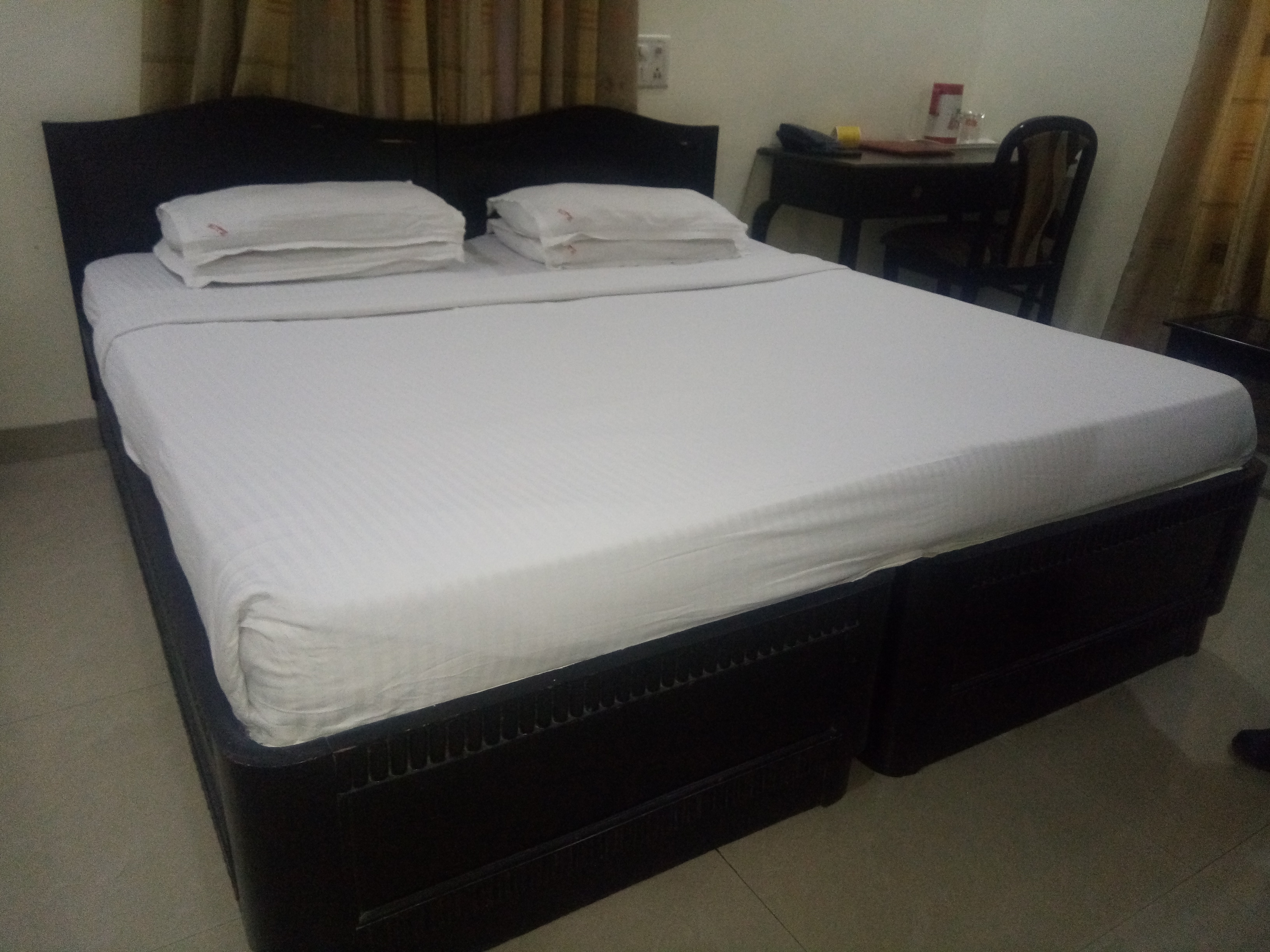 Hotel Ritz  - Tap to explore photos