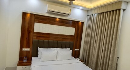 HOTEL GOLDEN LION Room Type - Luxury Room