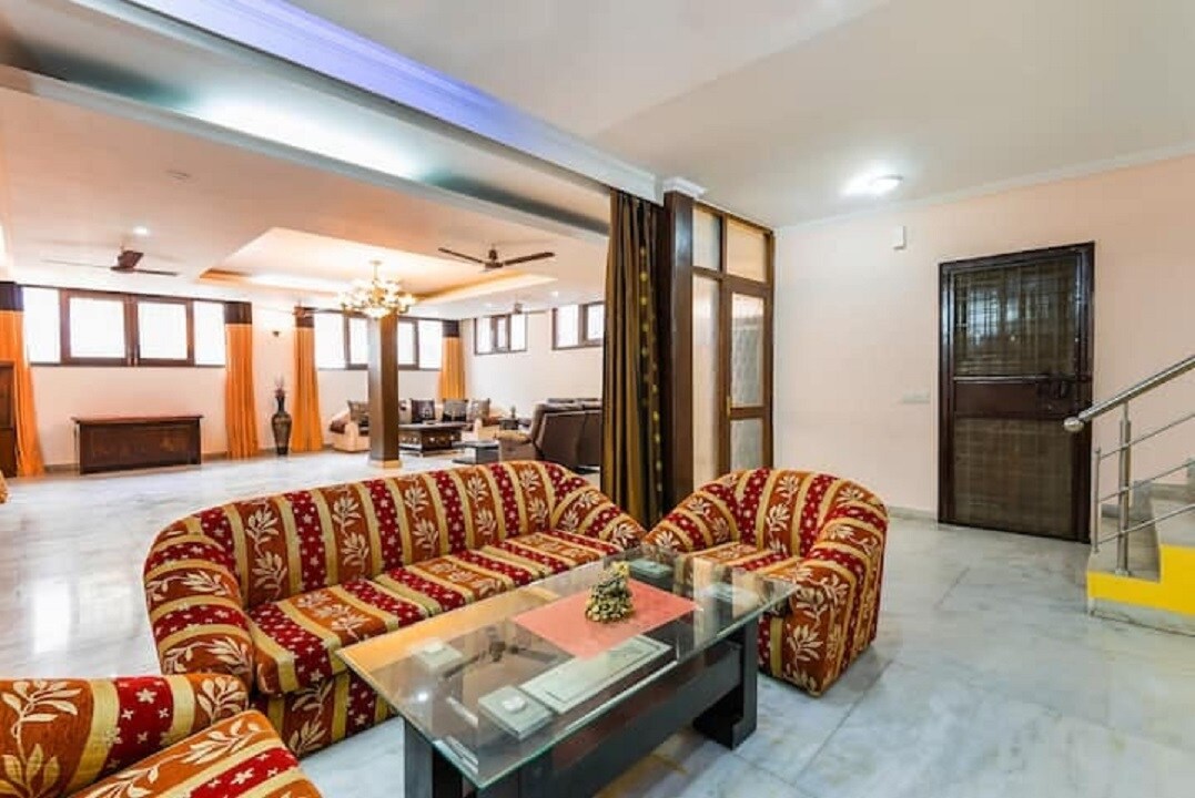 Comfortable Safe Executive Homestay in GK Room 3 - Tap to explore photos