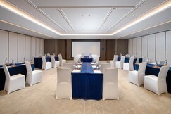 Yuexiu Hotel Guangzhou, Curio Collection by Hilton