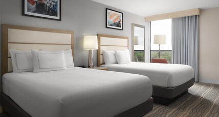 DoubleTree by Hilton Virginia Beach Room Type - 2 QUEENS TUB SHOWER COMBO