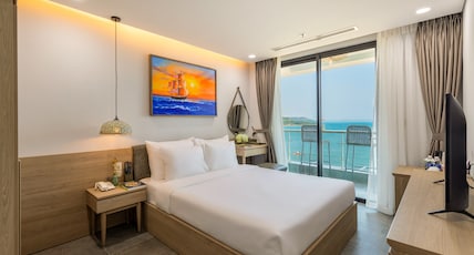 Nguyen Gia Hotel Room Type - Deluxe Double Room with Balcony and Ocean View Nguyen Gia Hotel Room Type - Deluxe Double Room with Balcony and Ocean View