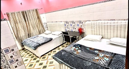 Hotel Jaipur Palace Near Red Fort Room Type - Deluxe Triple Bedroom Hotel Jaipur Palace Near Red Fort Room Type - Deluxe Triple Bedroom