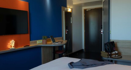 ibis Styles Romans Valence Gare Tgv Room Type - Family Suite comprising two rooms, double bed and a double sofa bed