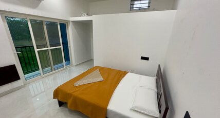 Nana's Residency, Aluva Room Type - Premium Bedroom Upstairs with balcony 3