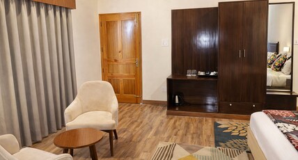 The Hillside 5BR Villa in Mashobra Room Type - Bedroom 4