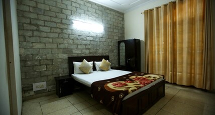 Namastey Homes 221 Room Type - Deluxe Room 
