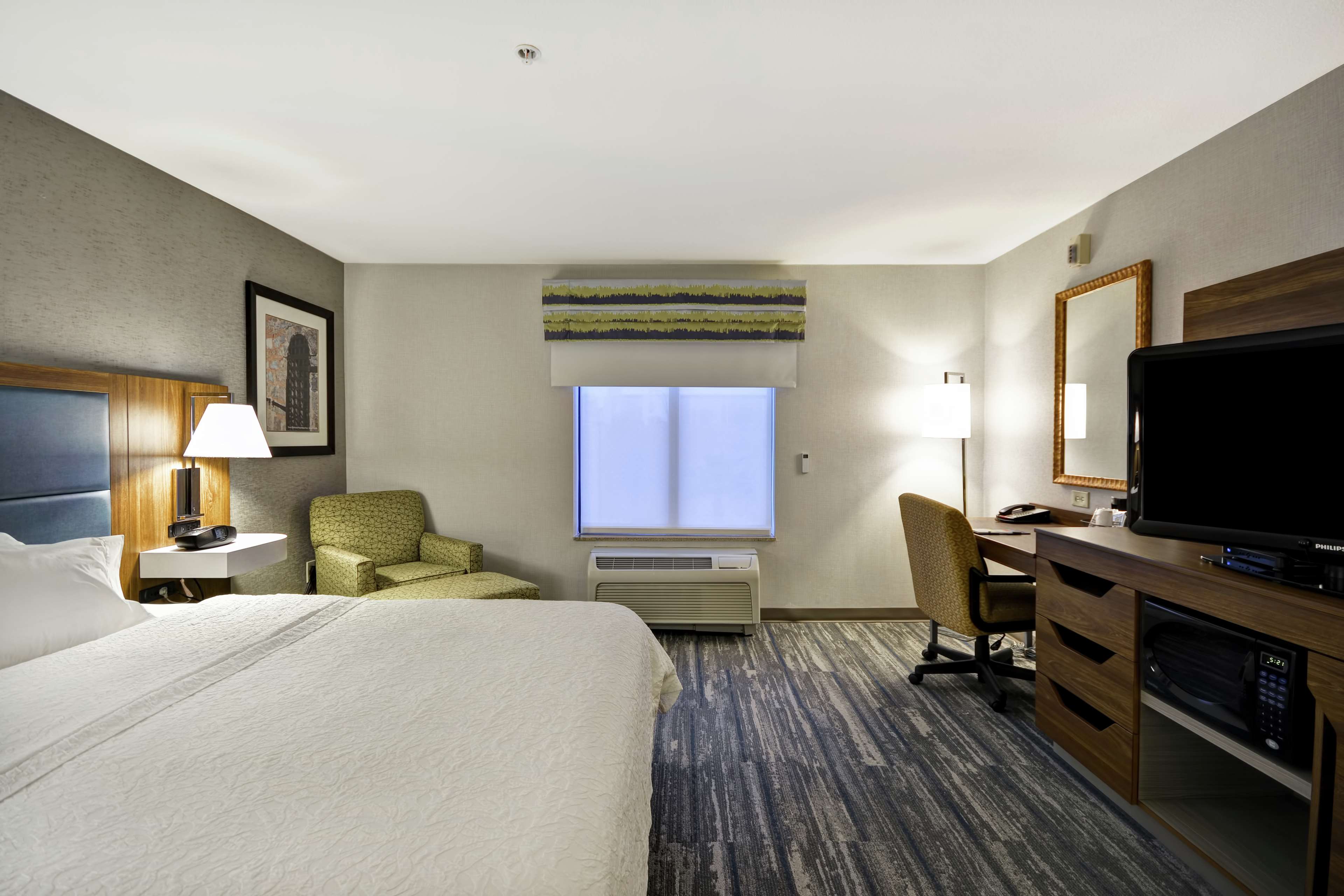 Hampton Inn & Suites by Hilton Yuma - Tap to explore photos