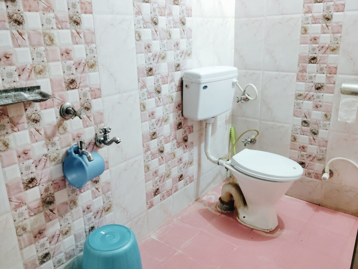Happy Family House room 1 - Tap to explore photos