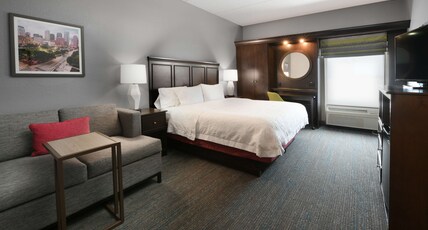 Hampton Inn & Suites Houston-Medical Ctr-Reliant Park Room Type - 1 KING ACC TUB SUITE