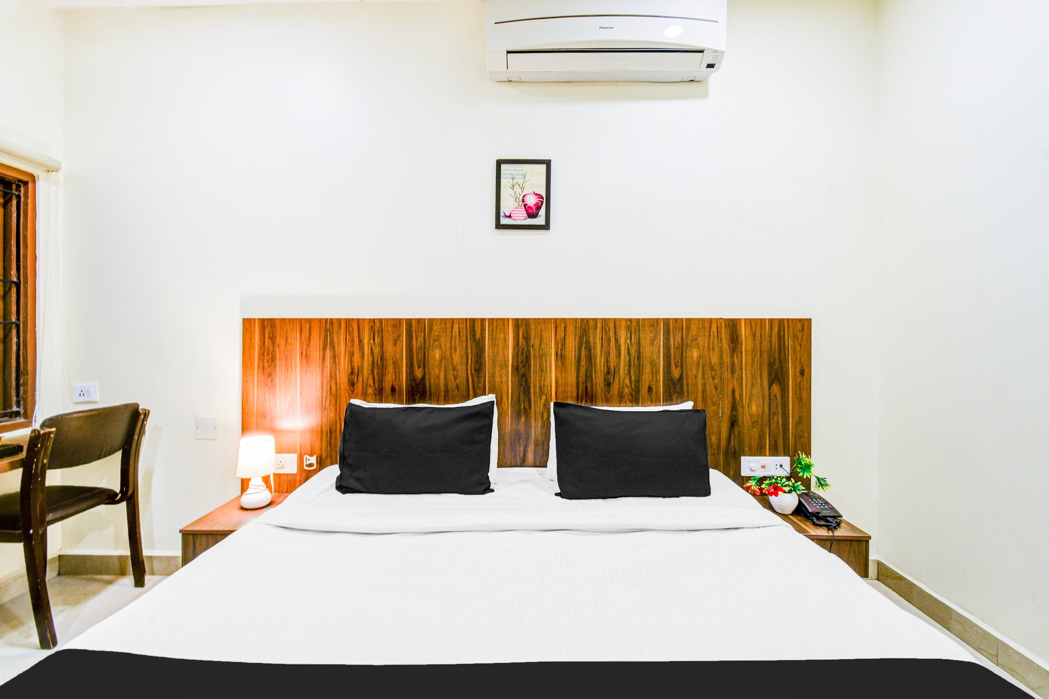 Super Collection O Townvilla Guesthouse - Tap to explore photos