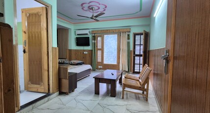 MEHTA GUEST HOUSE Room Type - DELUXE ROOM