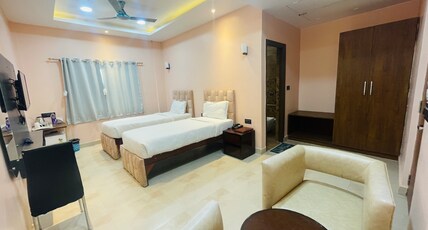 MAHARAJA HOTEL & BANQUET Room Type - PREMIUM DELUX ROOM