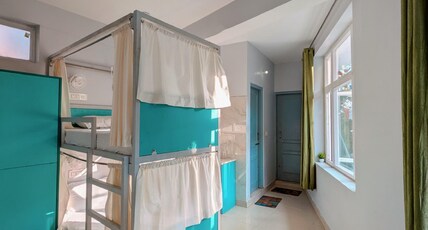 Hogwards Bunks Room Type - 8 Mixed Dormitory Beds