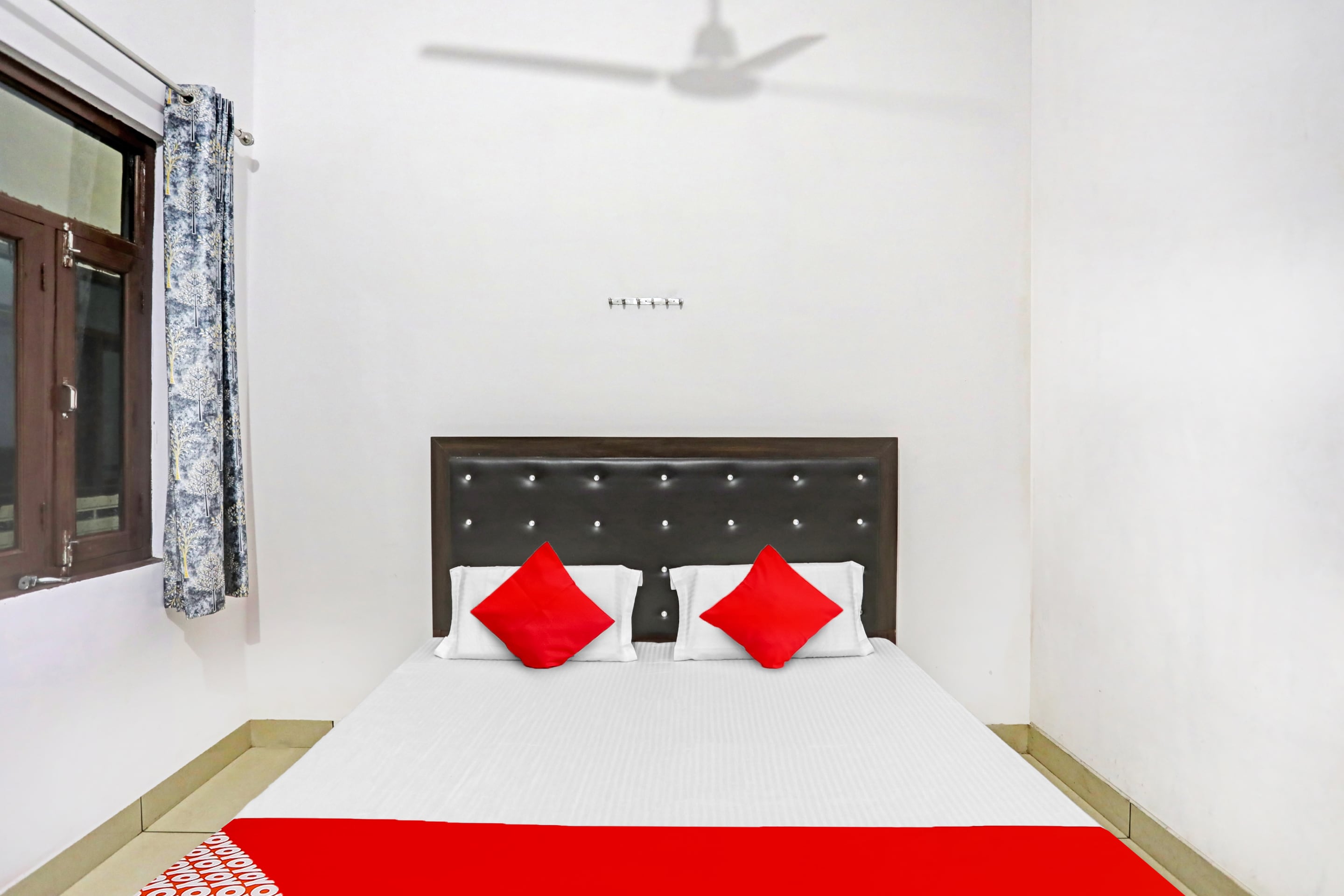 Hotel O Hardik - Tap to explore photos