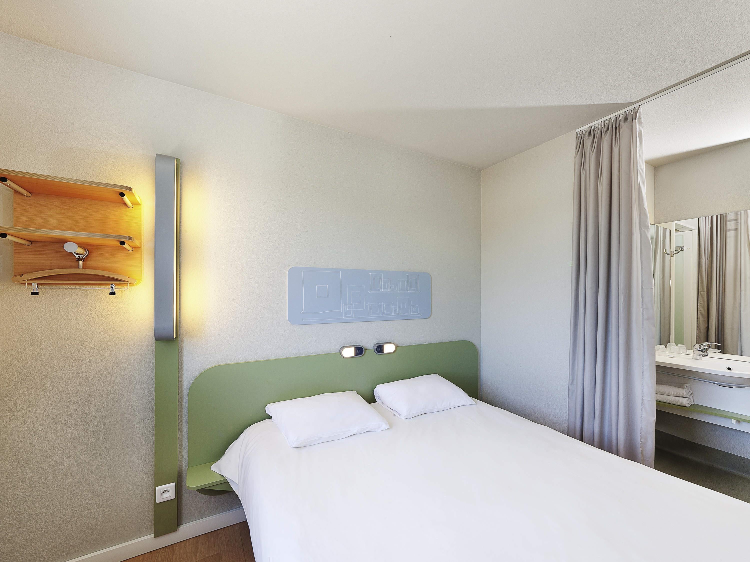 ibis budget Saint Gaudens - Tap to explore photos