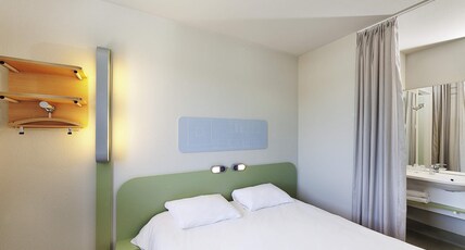 ibis budget Saint Gaudens Room Type - Double Room with a large bed for 2 people