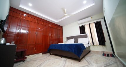 HAPPY STAYS Room Type - Deluxe Room
