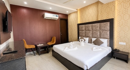 Hotel Iris Bloom- 2 KM from Shimla Highway Room Type - Business Premier Room Hotel Iris Bloom- 2 KM from Shimla Highway Room Type - Business Premier Room