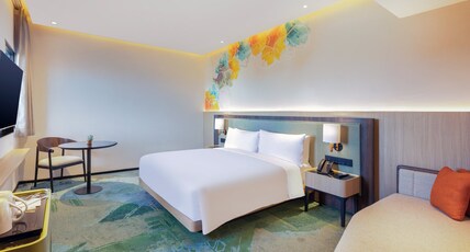 Holiday Inn LAMPUNG BUKIT RANDU Room Type - 1 King Standard with Terrace Access Holiday Inn LAMPUNG BUKIT RANDU Room Type - 1 King Standard with Terrace Access