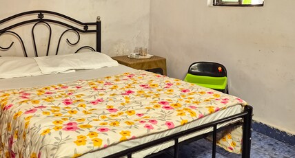 Roshan Restaurant Guest House By sty4you Room Type - AC Room with Balcony and Garden View