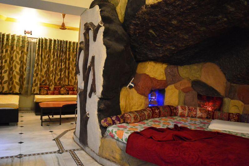Babbar's Den-An Elegant Homestay - Tap to explore photos