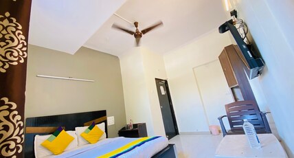 Hotel Aakash Navrangpura Room Type - Deluxe Room
