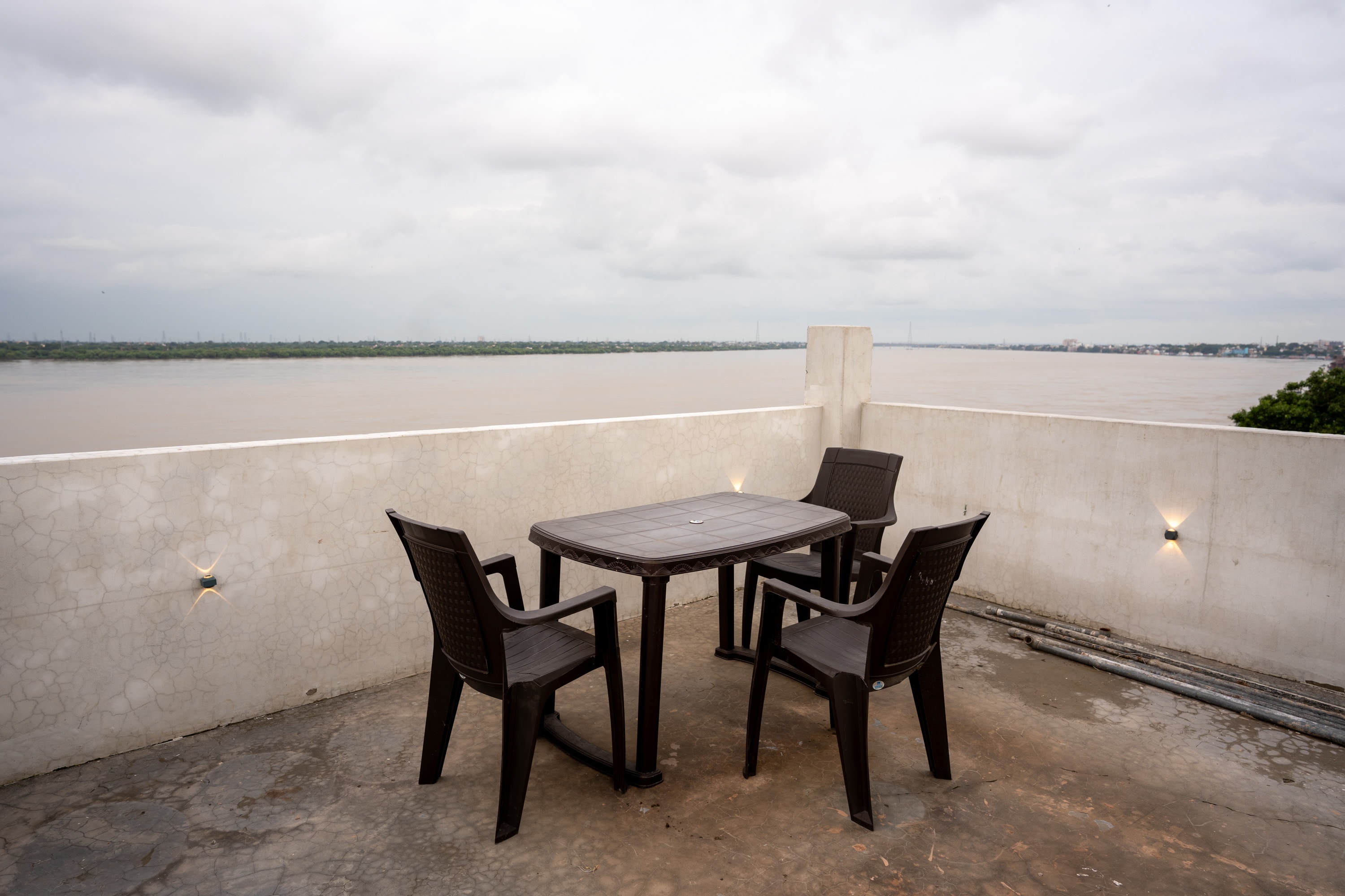 Varanasi rest House - Tap to explore photos