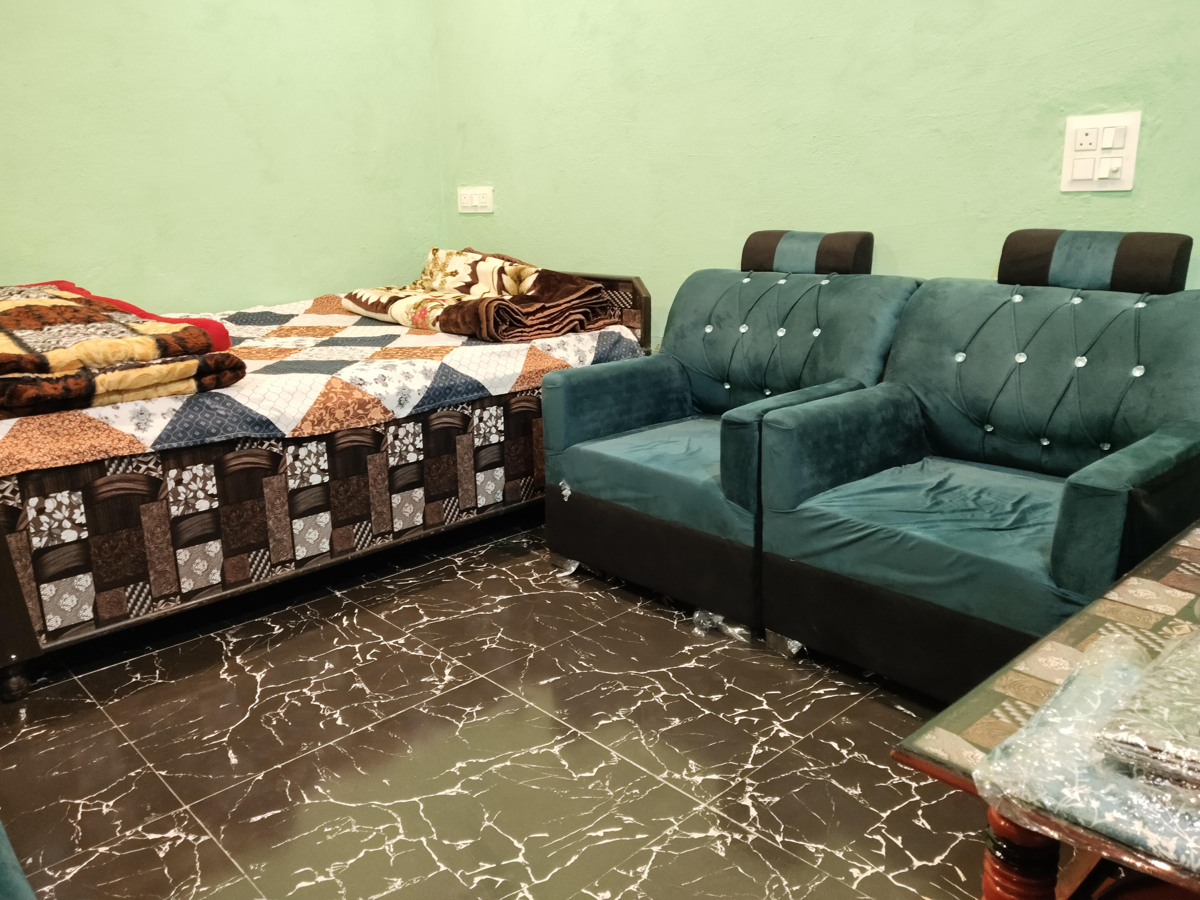 OAKLA HOMESTAY CHOPTA VALLEY - Tap to explore photos
