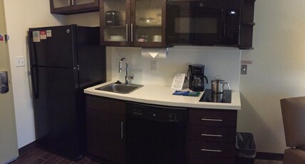 Candlewood Suites Ft Walton Bch - Hurlburt Area Room Type - 2 Queen Studio Suite Kitchen