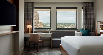 InterContinental Hotels SAN ANTONIO RIVERWALK Room Type - 1 King Premium City View Club Lounge Access