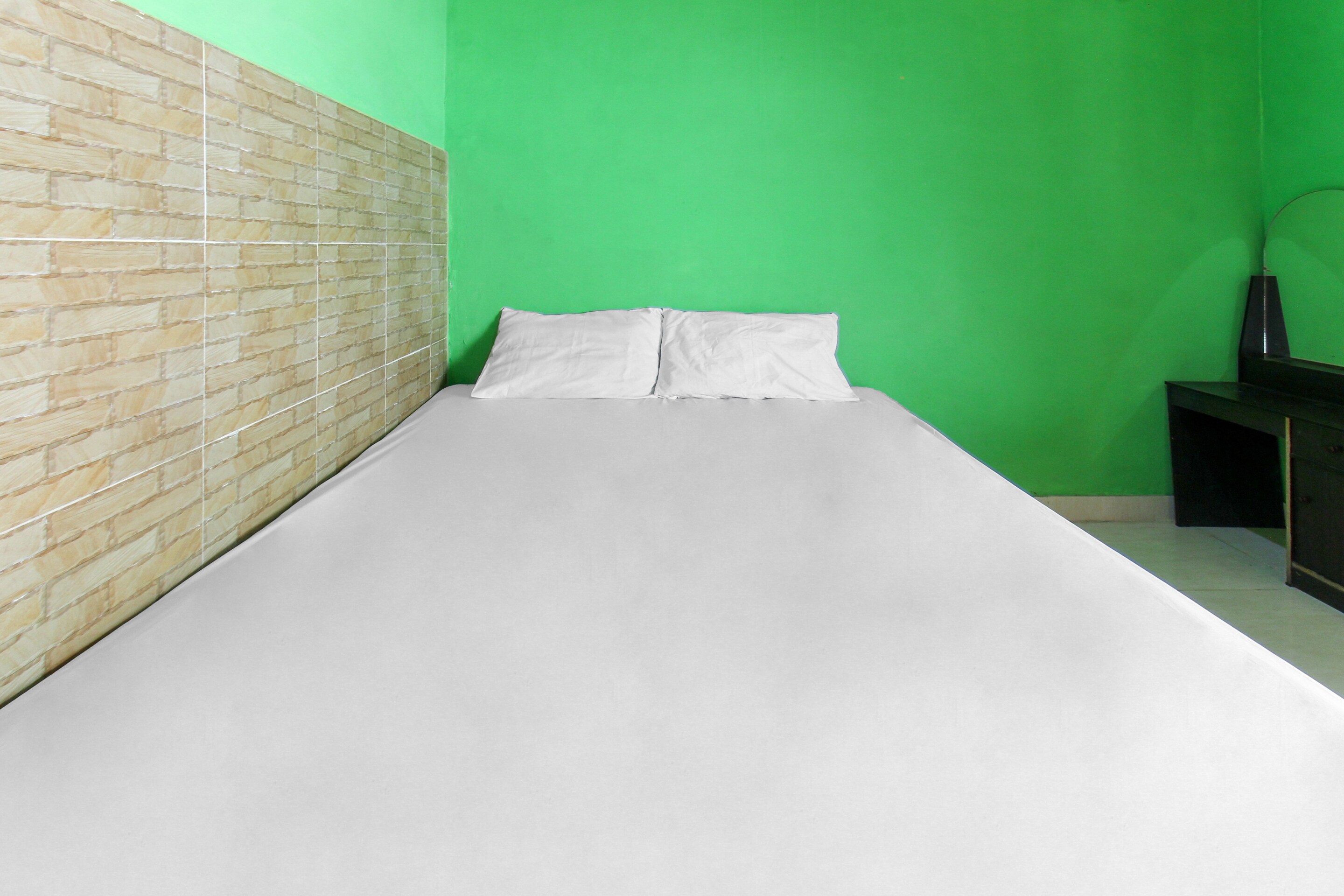 Hotel O Jayanni - Tap to explore photos